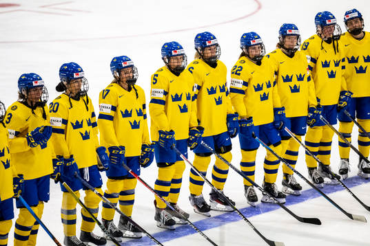 Players of Sweden looks dejected