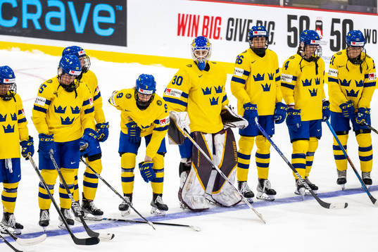 Players of Sweden looks dejected