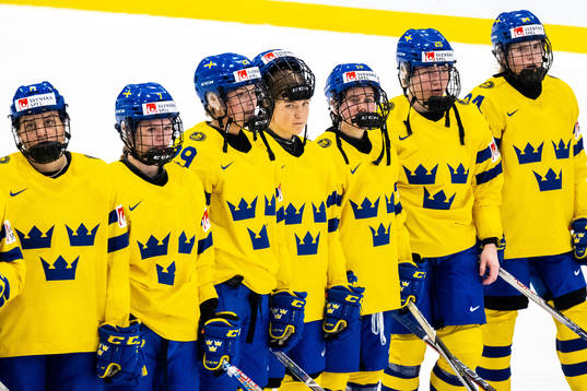 Players of Sweden looks dejected