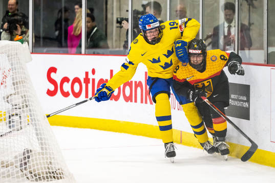 Sara Hjalmarsson of Sweden  and Ronja Hark of Germany