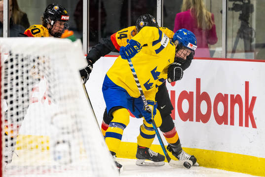 Carina Strobel of Germany and Hilda Svensson of Sweden