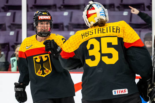 Daria Gleissner of Germany celebrates