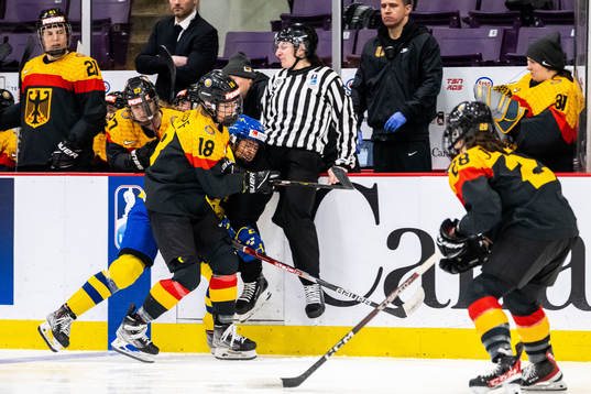 Bernadette Karpf of Germany and Sofie Lundin of Sweden