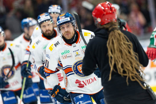 Växjös Erik Josefsson jublar