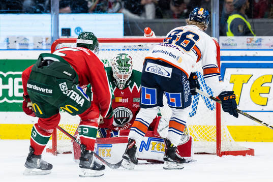 Frölundas målvakt Lars Johansson släpper in 0-2 av