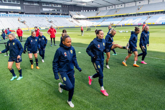 Madelen Janogy and Kosovare Asllani
