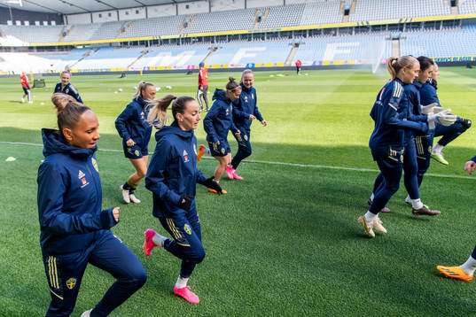 Madelen Janogy and Kosovare Asllani