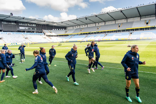 Madelen Janogy, Caroline Seger and Jonna Andersson