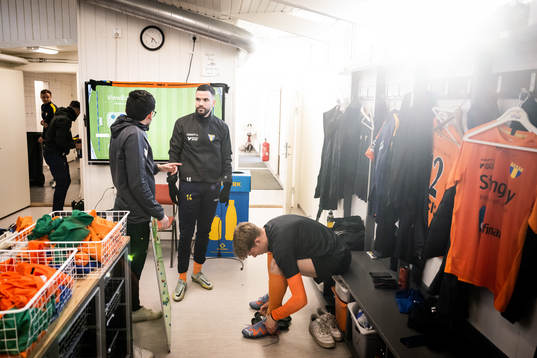 Torns IFs tränare Nima Mahoutchian och Granit Stagova i