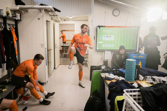 Torns IFs Ossian Hallberg i omklädningsrummet