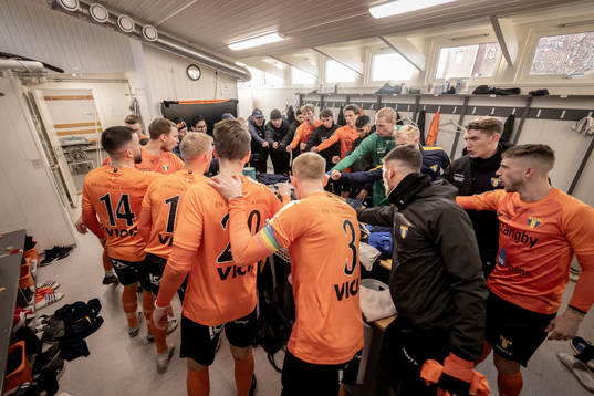 Torns IFs spelare samlas i omklädningsrummet