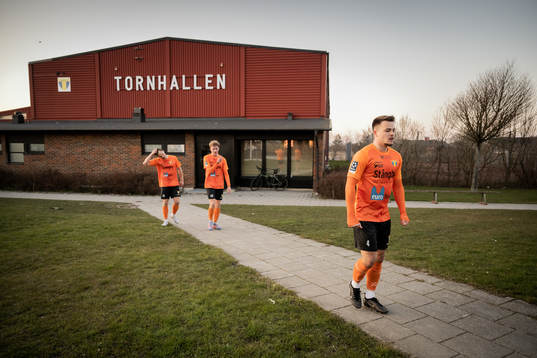 Torns IFs Kevin Robert påväg mot omklädningsrummet i