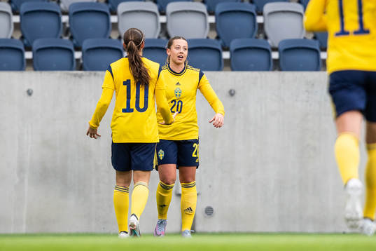 Cornelia Kapocs of Sweden celebrates