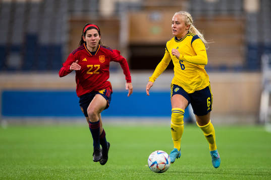Ane Elexpuru Anorga of Spain and Alva Selerud of Sweden
