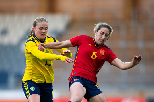 Paulina Nyström of Sweden and Oihane Valdezate Cabornero
