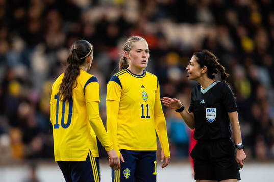 Paulina Nyström of Sweden and Referee Maral Mirzai