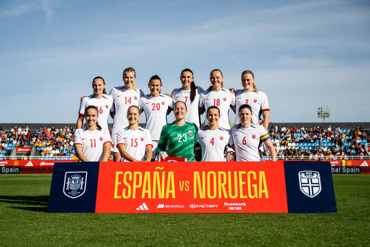 The starting eleven of Norway pose for a team photo