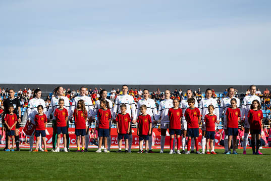Players of Norway line up