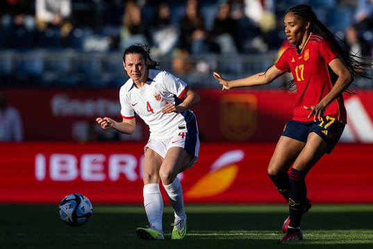 Tuva Hansen of Norway and Salma Paralluelo of Spain