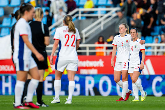 Mathilde Harviken and Tuva Hansen of Norway