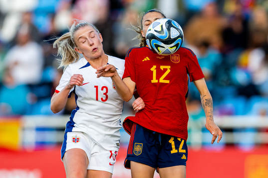Thea Bjelde of Norway and Asun of Spain
