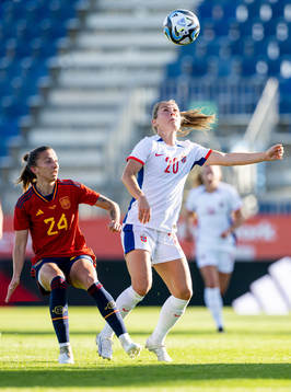 Sheila Garcia of Spain and Emilie Bosshard Haavi of Norway