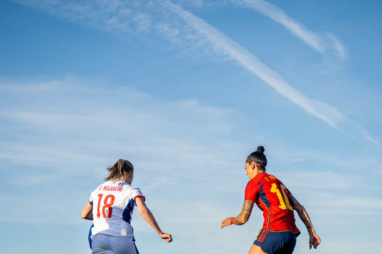 Frida Maanum of Norway and Jennifer Hermoso of Spain