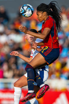 Marit Bratberg Lund of Norway and Salma Paralluelo of Spain