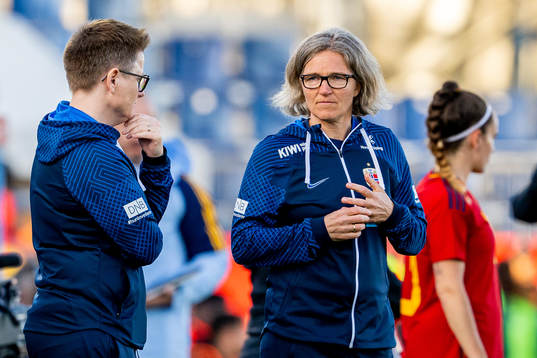 Hege Riise, head coach of Norway, and Monica Knudsen,