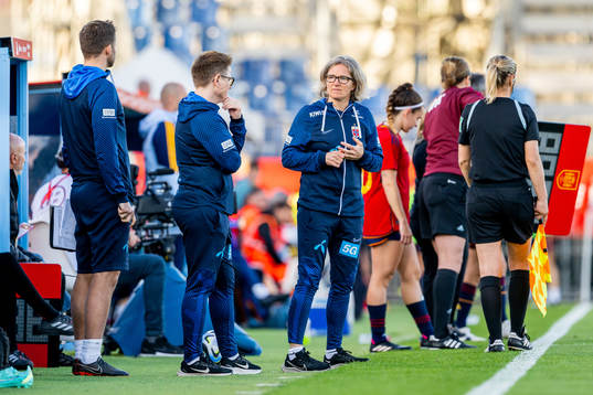 Hege Riise, head coach of Norway, and Monica Knudsen,