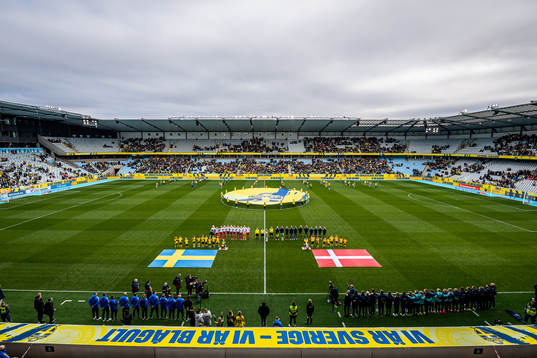 Players of Denmark and Sweden