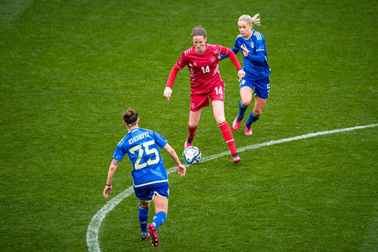 Nicoline Sørensen of Denmark and Hanna Lundkvist of Sweden
