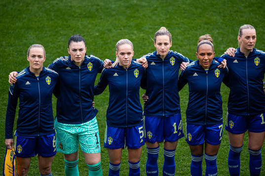 Magdalena Eriksson, goalkeeper Zecira Musovic, Hanna