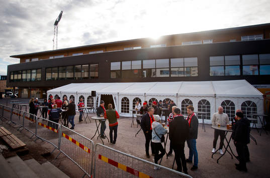 Uppladdning utanför Behrn arena