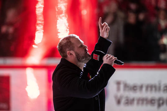 Alexander Nätterlund sjunger Örebros hymn