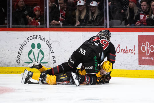 Örebros Milton Oscarson och Skellefteås Andreas Wingerli
