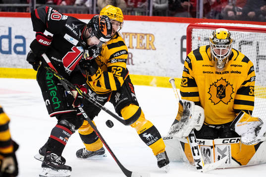 Örebros Elias Ekström mot Skellefteås Arvid Lundberg och