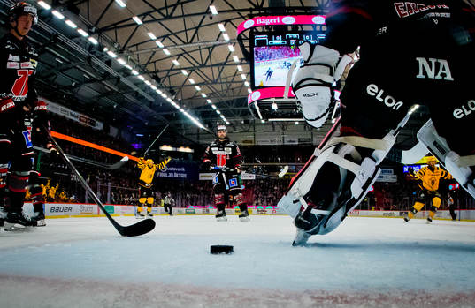 Skellefteås Elias Salomonsson gör 0-1 och Örebros