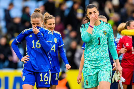 Filippa Angeldahl and goalkeeper Zecira Musovic of Sweden