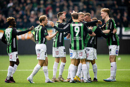 GAISs Alexander Ahl Holmström jublar med lagkamrater