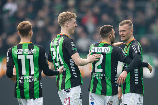 GAIS Alexander Ahl Holmström jublar med lagkamrater