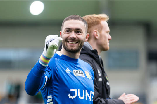 GAIS målvakt Mergim Krasniqi jublar