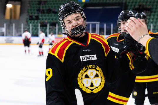 Brynäs Carl Öhman jublar