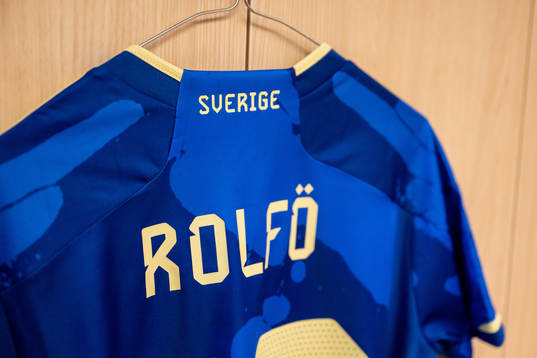 The jersey of Fridolina Rolfö in the dressing room of