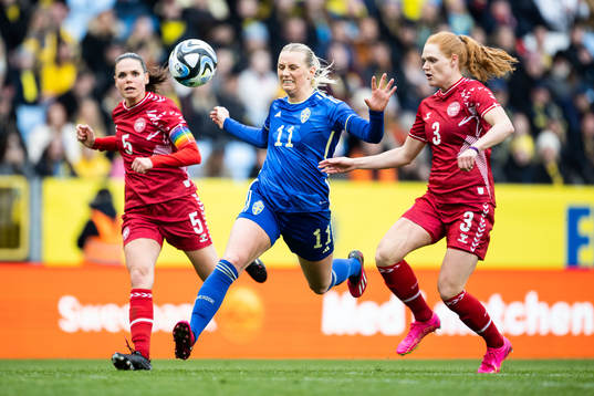 Stina Blackstenius of Sweden against Simone Boye and Stine