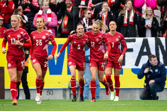Stine Larsen celebrates with Simone Boye of Denmark