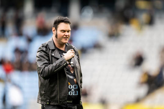 ”Elvis” at half time