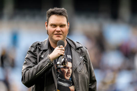 ”Elvis” at half time