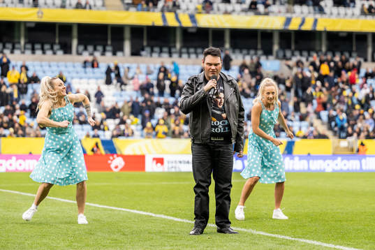 ”Elvis” at half time