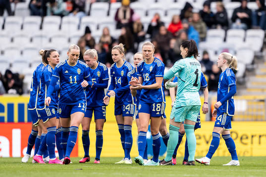 Stina Blackstenius, Hanna Lundkvist, Nathalie Björn and